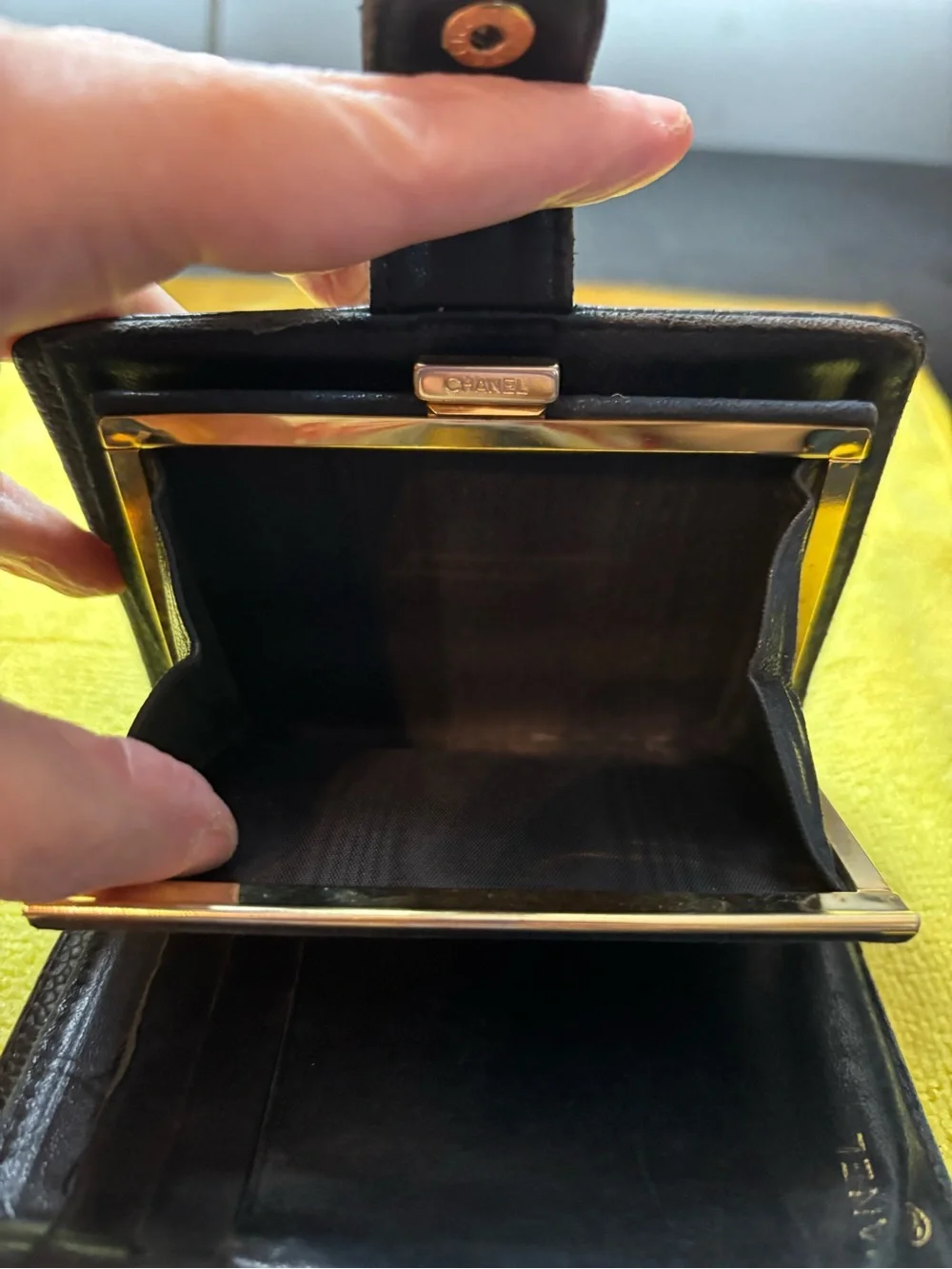 Authentic Vintage CHANEL Timeless CC Caviar Leather Bifold Wallet - Black